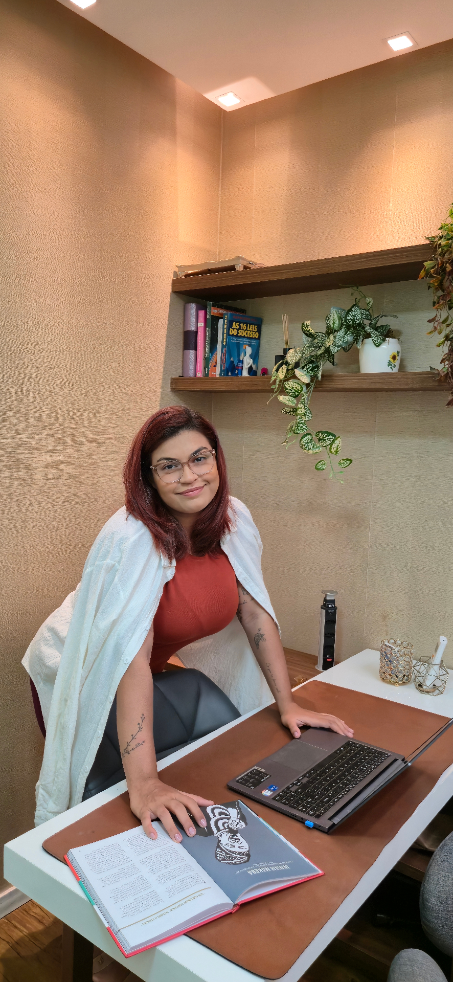 Foto da psicóloga Marcela Carvalho Celes na seção Sobre Mim