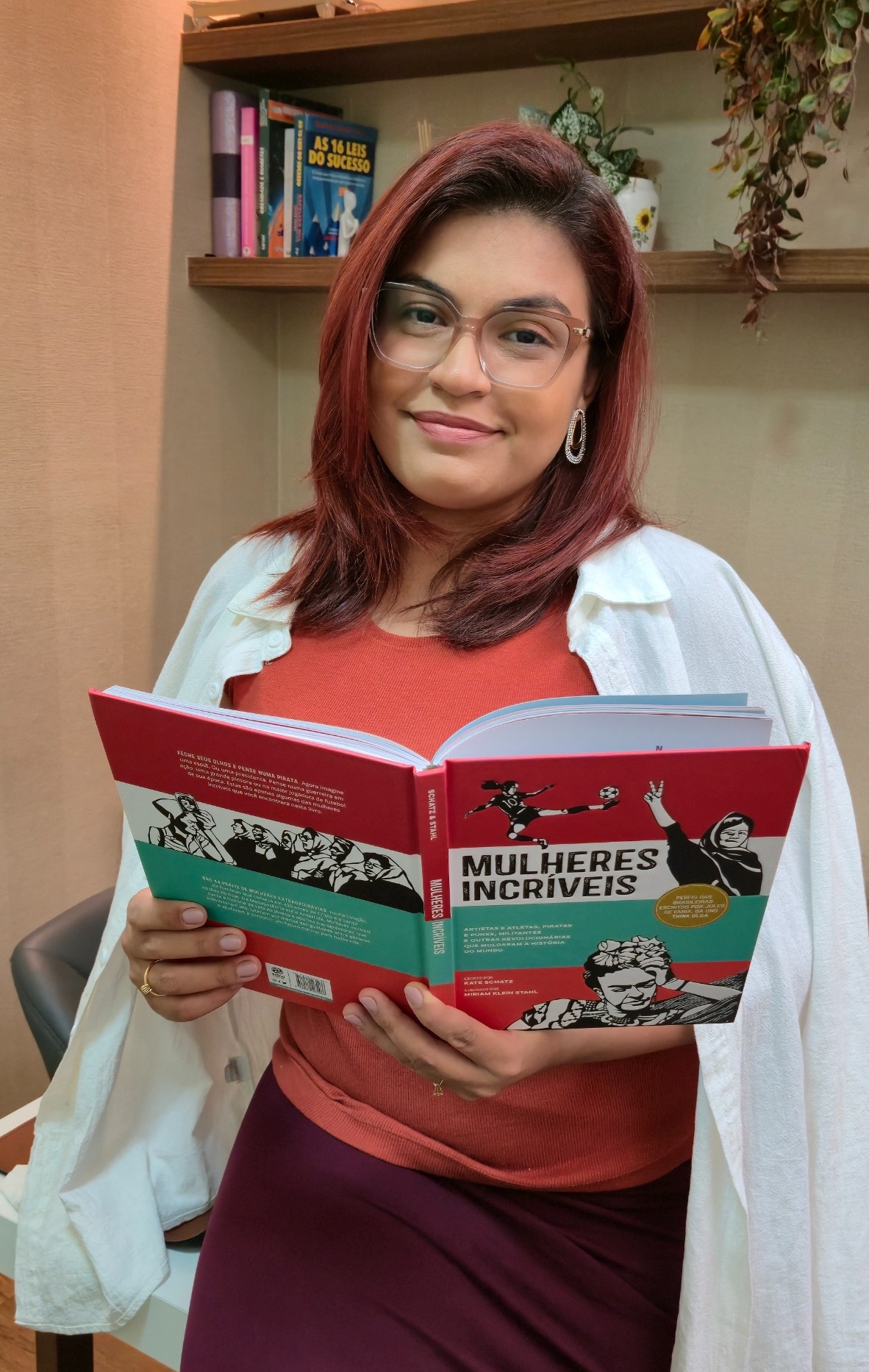Foto profissional da psicóloga Marcela Carvalho Celes
